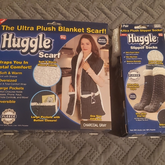 HUGGLE Fleece Slipper Crew Socks & Plush Blanket Scarf Set - Gray - Picture 10 of 10